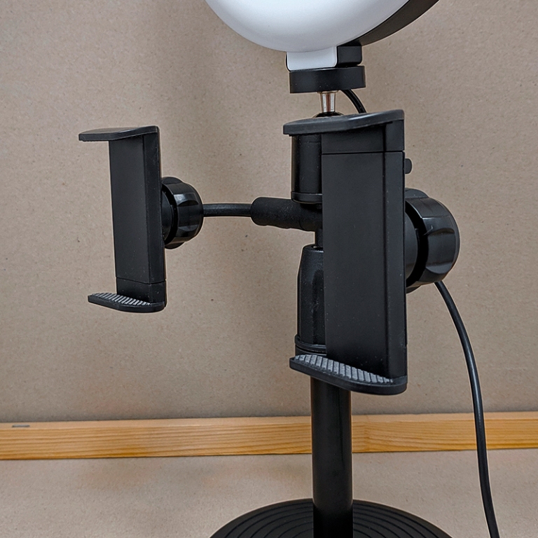 Фото 9. Кольцевая лампа настольная 16 см с двумя держателями для телефона Phone Live Fill Light