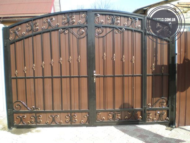 Фото 4. Распашные ворота, откатные ворота, навес, беседка, забор кованый, балконные ограждения