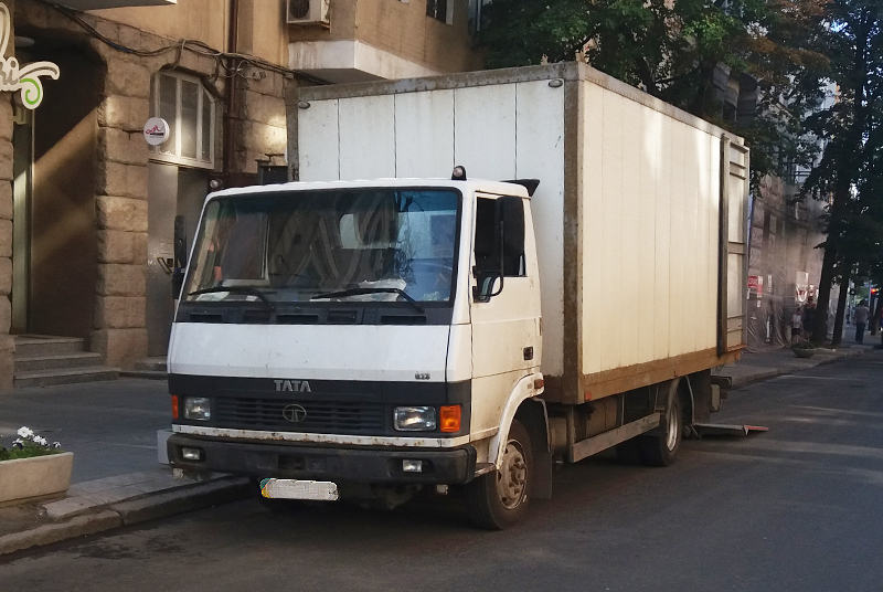 Перевозка грузов - мебели, вещей, техники и другого имущества по Харькову