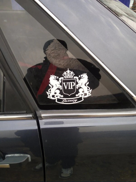 Фото 5. Наклейка на авто-мото VIP Белая светоотражающая