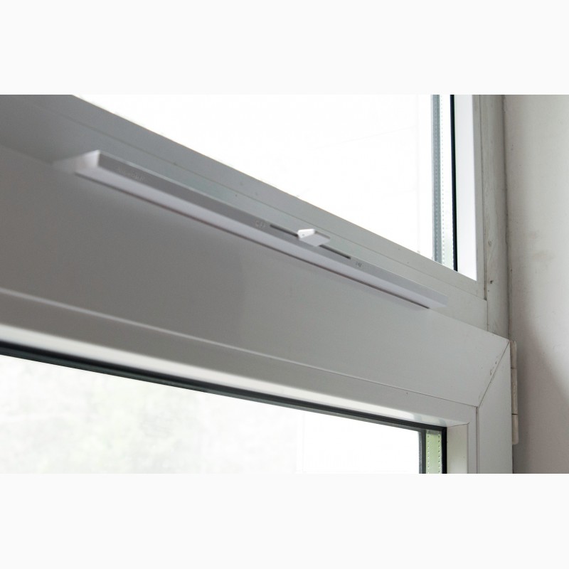 Фото 3. Приточно-вентиляционный клапан – проветриватель New Air на пластиковые окна