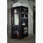 Телефонная будка – гардеробная