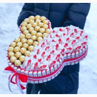 Подарок на 14 февраля в виде мики-мауса из конфет