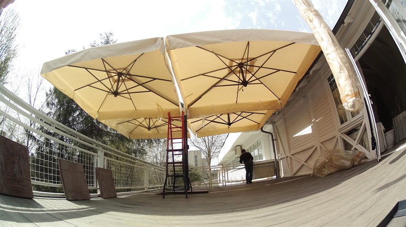 Фото 2. Большие уличные зонты для кафе, бара, ресторана