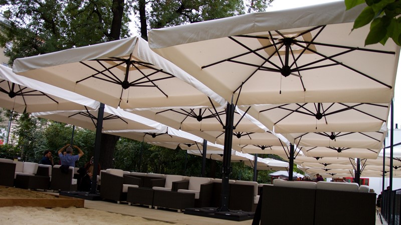Фото 3. Большие уличные зонты для кафе, бара, ресторана