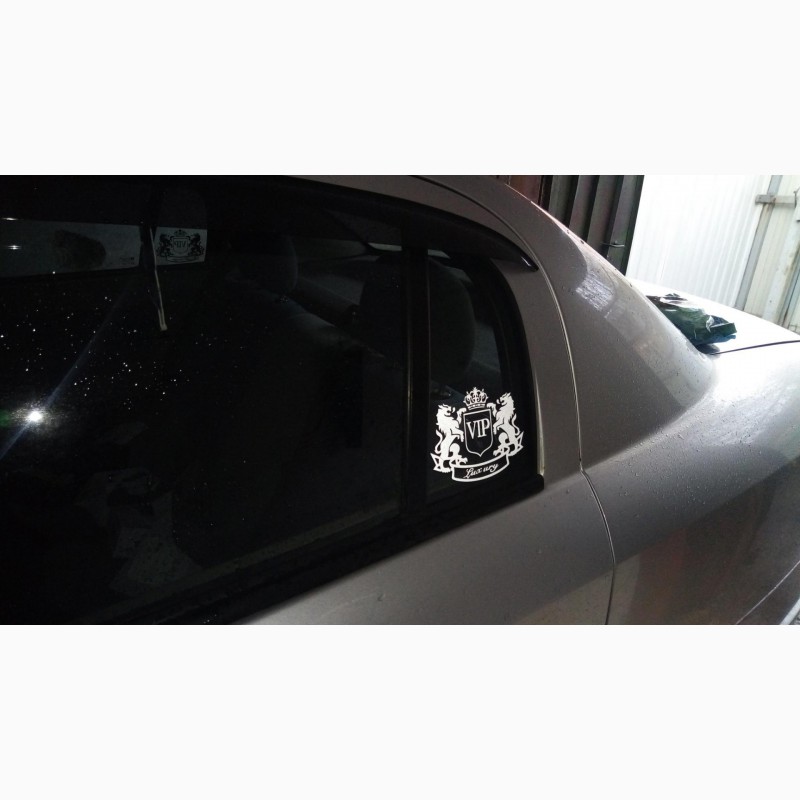 Фото 2. Наклейка на авто мото VIP Белая светоотражающая Тюнинг