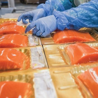Работа и вакансии женщинам на упаковке красной рыбы в Германии
