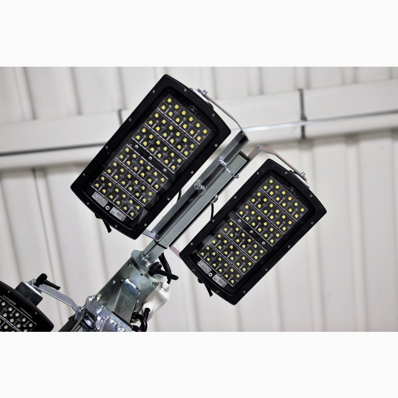 Фото 2. Осветительная вышка мачта с дизельным генератором серия ALPHA