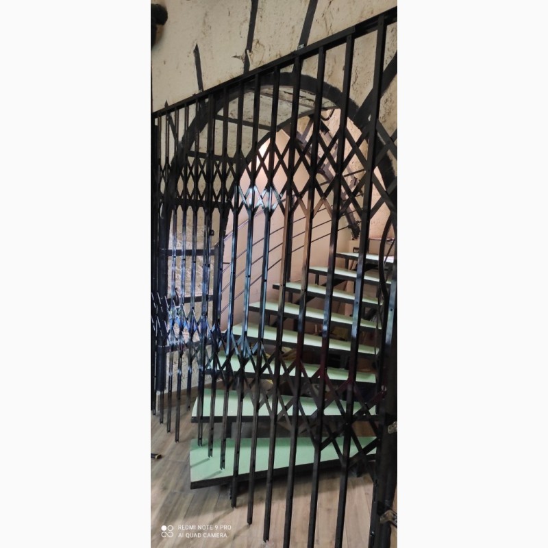 Фото 15. Решетки раздвижные металличeские на окна, двери, витрины. Производство и устанoвка Одесса
