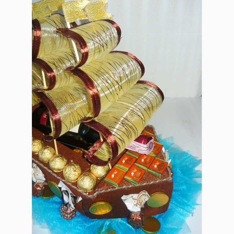 Фото 2. Корабль из конфет Пираты Карибского моря