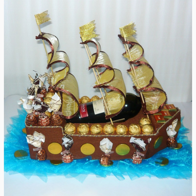 Фото 4. Корабль из конфет Пираты Карибского моря