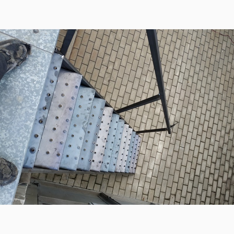 Фото 3. Лестница стальная малогабаритная внешняя Мини